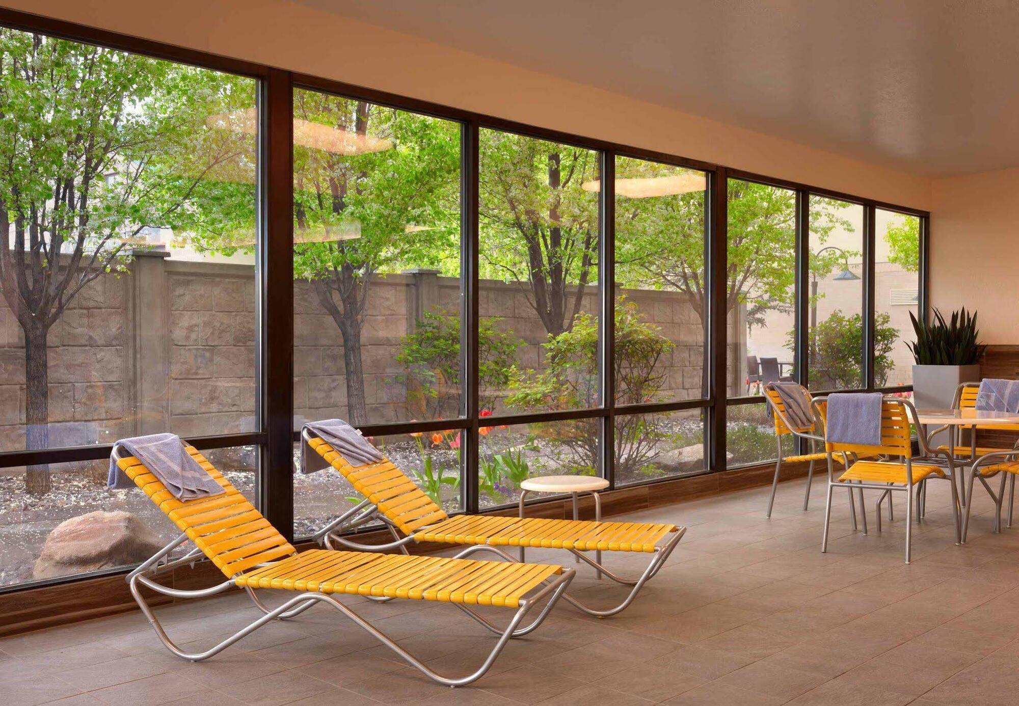Courtyard By Marriott Salt Lake City Downtown Екстериор снимка