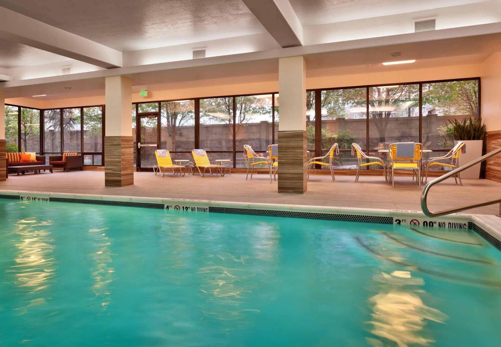 Courtyard By Marriott Salt Lake City Downtown Екстериор снимка