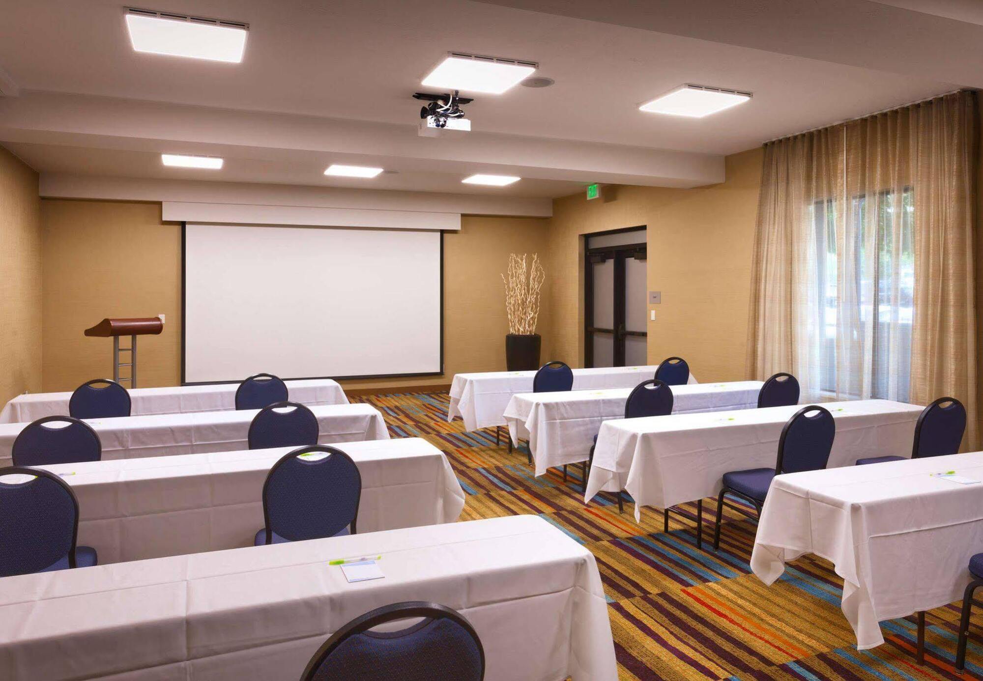 Courtyard By Marriott Salt Lake City Downtown Екстериор снимка
